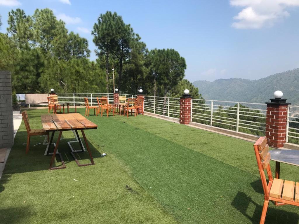Host Jatin Kasauli Crest 7O1827O7O3 Apartment Exterior foto
