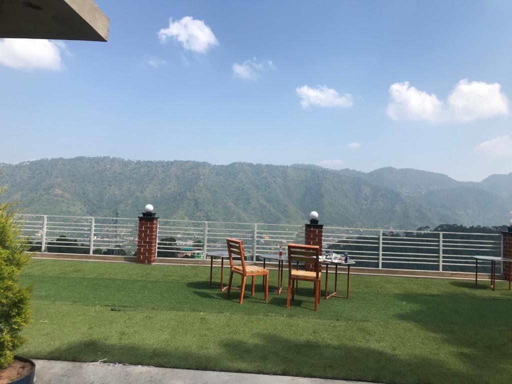 Host Jatin Kasauli Crest 7O1827O7O3 Apartment Exterior foto